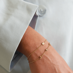 Deze armbanden van Minioro zijn gemaakt van 14 karaats goud. De armband kan worden afgewerkt met prachtige bedels. Bijvoorbeeld een initiaal of een icoon. Zo heb je echt een uniek en persoonlijk sieraad.