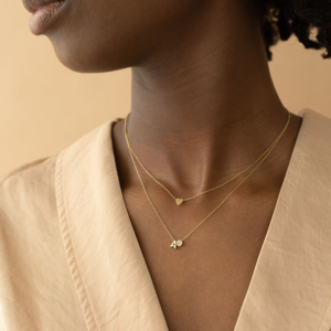 Deze ketting van Minioro is gemaakt van 14 karaats goud. Het is mogelijk om dit item te personaliseren met iconen en letters. Zo heb je echt unieke en persoonlijke sieraden.