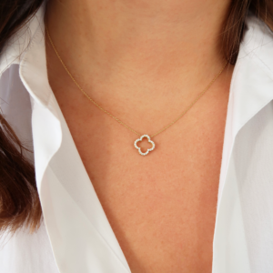 Deze sieraden van Minioro zijn gemaakt van 14 karaats goud. Deze items zijn afgewerkt met een initiaal of icoon. Zo heb je echt persoonlijke en unieke sieraden.