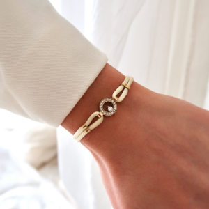 Deze sieraden van Minioro zijn gemaakt van 14 karaats goud. Ze zijn afgewerkt met prachtige diamanten.