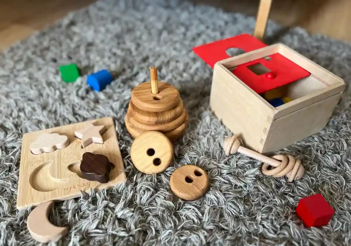 Houten speelgoed schoonmaken