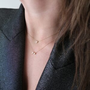 Deze sieraden van Minioro zijn gemaakt van 14 karaats goud. Deze items zijn afgewerkt met prachtige diamanten, met een initiaal of symbool. Zo heb je echt persoonlijke en unieke sieraden.