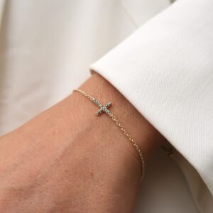 Deze armband van Minioro is gemaakt van 14 karaats goud. Dit item kan worden afgewerkt met prachtige diamanten.