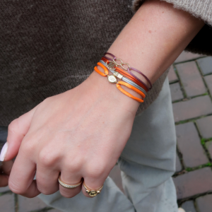 Deze sieraden van Minioro zijn gemaakt van 14 karaats goud. Deze items zijn afgewerkt met prachtige diamanten, initiaal of symbool. Zo heb je echt persoonlijke en unieke sieraden.