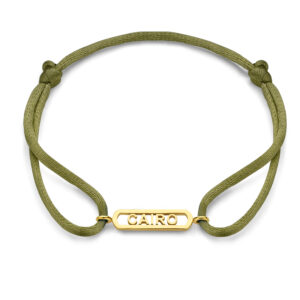 Deze satijnenarmband is van het merk Minioro. De armband is 14 karaats goud. De armband kan compleet gepersonaliseerd met een naam, jaartal of geboortesteen. Deze ring kan ook worden afgewerkt met prachtige diamanten.