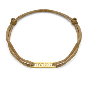 Deze satijnenarmband is van het merk Minioro. De armband is 14 karaats goud. De armband kan compleet gepersonaliseerd met een naam, jaartal of geboortesteen. Deze ring kan ook worden afgewerkt met prachtige diamanten.