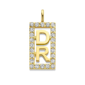 Deze bedel van Minioro is van 14 karaat goud. De bedel kan ook afgewerkt worden met prachtige diamanten. Door de initialen wordt het een persoonlijk en uniek sieraad.