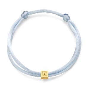 Deze armband van Minioro is van 14 karaat goud. De armband is afgewerkt met een initiaal bedel. Dit sieraad kan ook afgewerkt worden met prachtige diamanten.