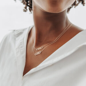 Deze kettingen van Minioro zijn 14 karaat goud. De sieraden kunnen ook afgewerkt worden met prachtige diamanten. Leuk om de ketting te personaliseren met persoonlijke bedels. Zou heb je echt een uniek sieraad.