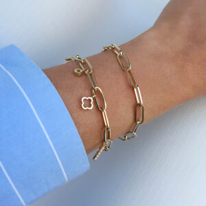 Deze schakelarmband van het merk Minioro. De ketting is van 24 karaat. De ketting is leuk om op zich zelf te dragen of in combinatie met andere bedels voor een nog persoonlijker sieraad.