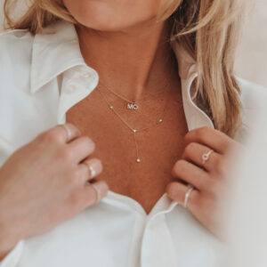 Deze kettingen van Minioro zijn 14 karaat goud. De sieraden kunnen ook afgewerkt worden met prachtige diamanten. Leuk om de ketting te personaliseren met persoonlijke bedels. Zou heb je echt een uniek sieraad.