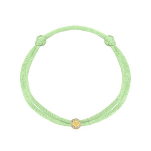 Deze14 karaats gouden bedel van het merk Minioro is ingelegd met prachtige diamanten. Deze bedel kan je personaliseren met een initiaal, vormpje of milestone. Perfect om aan een ketting of armband te hangen.