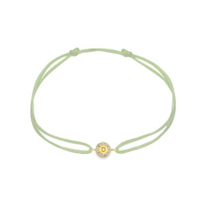 Deze 14 karaats gouden armband van het merk Minioro is ingelegd met prachtige diamanten. Deze bedel kan je personaliseren met een initiaal of vormpje.