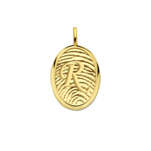 Deze bedel van het merk Minioro is gemaakt van 14 karaats goud en heeft een hanger waarin een vingerafdruk kan worden verwerkt. Zodat dit een elegant en persoonlijk aandenken vol betekenis is. Deze is afgewerkt met een initiaal.
