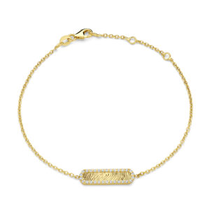 Deze bedel van het merk Minioro is gemaakt van 14 karaats goud en heeft plek waarin een vingerafdruk of gravering kan worden verwerkt. Dit is een elegant en persoonlijk aandenken vol betekenis. Dit kan aan een armband, ketting of ring. Deze is afgewerkt met prachtige diamanten.